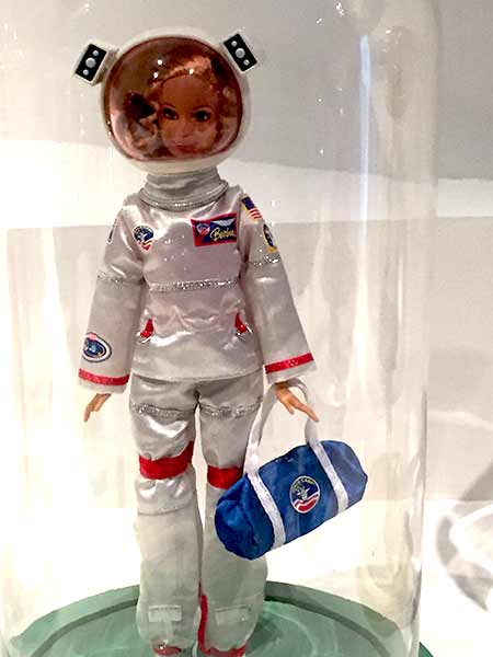 barbie-astronaute-musee-arts-decoratifs
