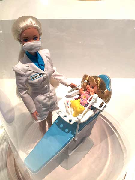 barbie-nurse-musee-arts-decoratifs