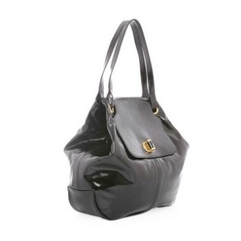 Détails et finitions du sac Alexander McQueen vintage en cuir noir
