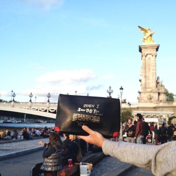 pochette en cuir noir de la marque Paris House