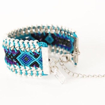 Brazilian bracelet in turquoise and navy blue