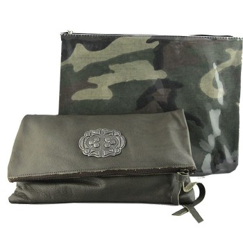 sac pochette cuir kaki sous les paves