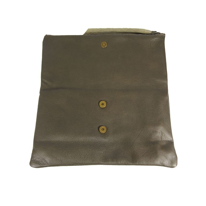 sac pochette cuir kaki sous les paves fermoir