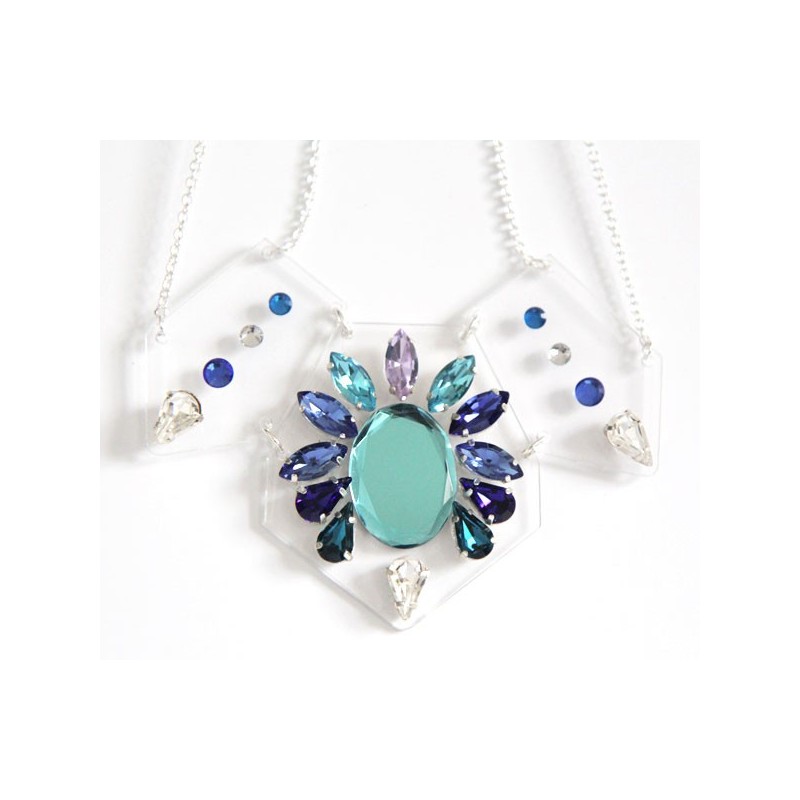 détails Collier strass et plexiglas bleu