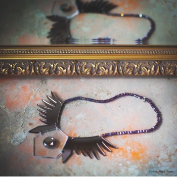 Collier strass et plexiglas rose