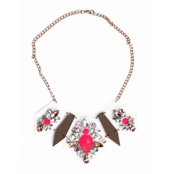 Collier strass rose fluo sur plexiglas