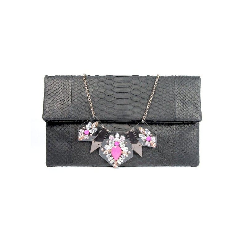 Collier strass rose fluo sur plexiglas