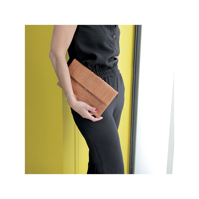 Pochette Python cuir coloris camel