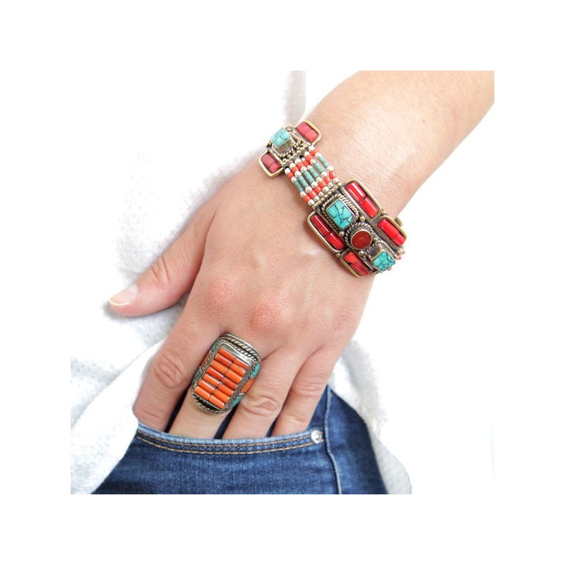 Bracelet ethnique perles façon Cornaline et Turquoise au poignet