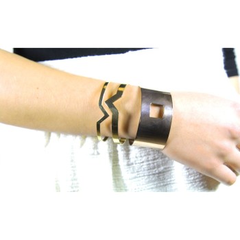 Rose gold-plated cuff bracelet worn