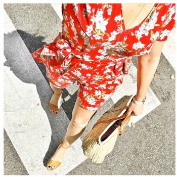 Beach basket in wickerwork and leather handles