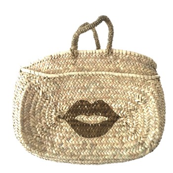 Natural straw basket with hand-painted bronze Kiss motif