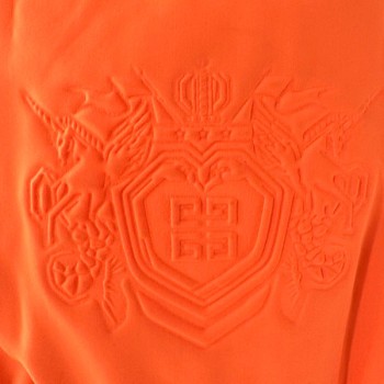 Détail sac microfibre orange Givenchy