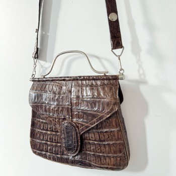 Sac plat vintage en cuir façon croco brun