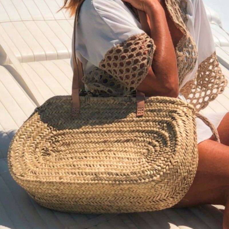 Panier de plage ovale en feuilles de palmier tressées