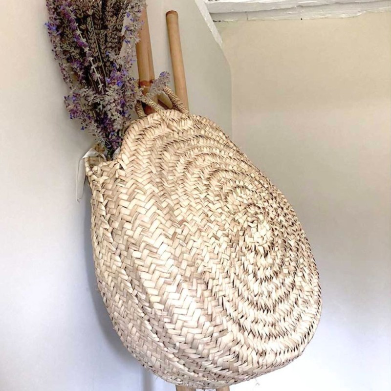 Panier rond en feuilles de palmier doum tressées
