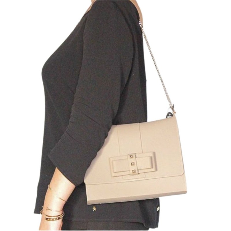 Small beige shoulder bag with rose gold chain