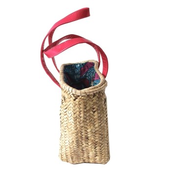Straw beach basket with fuchsia handles