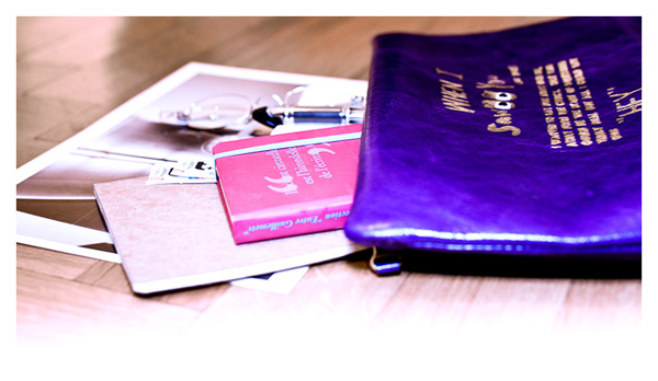paris-house-pochette-cuir-violet