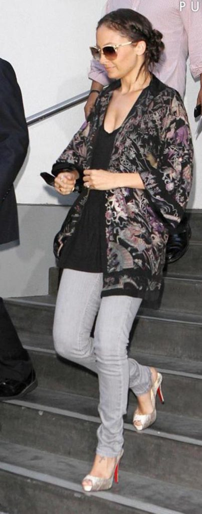 nicole-richie-no-prive-louboutin-peep-toes