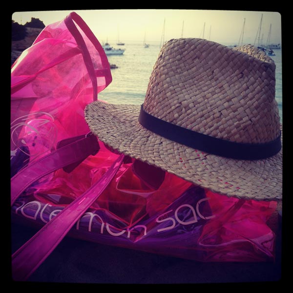 matemonsac-cabas-plage-formentera Cabas en vinyle rose fluo Mate mon sac