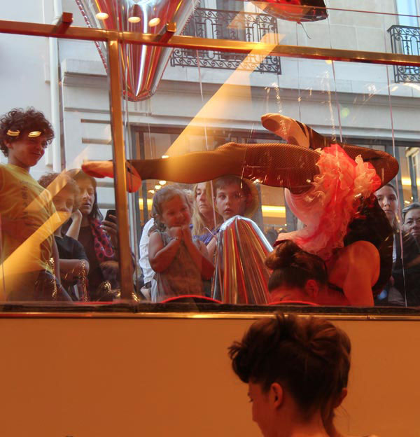 vogue-fashion-night-escada-mate-la-contorsionniste4 vogue-fashion-night-escada-mate-la-contorsionniste